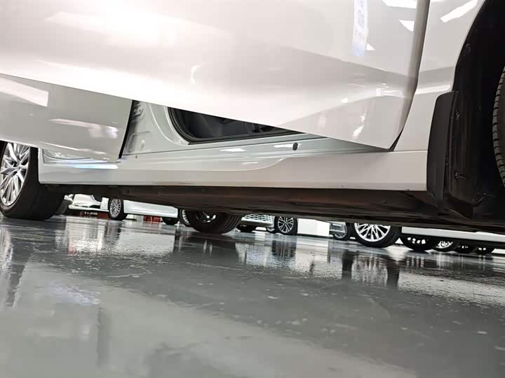 Фото 21 - Toyota Avalon