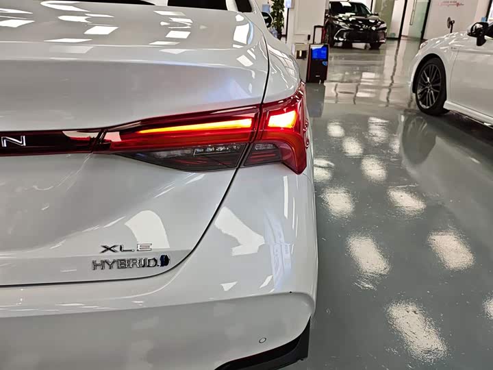 Фото 8 - Toyota Avalon