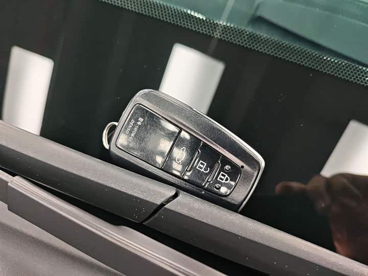 Фото 9 - Toyota Avalon