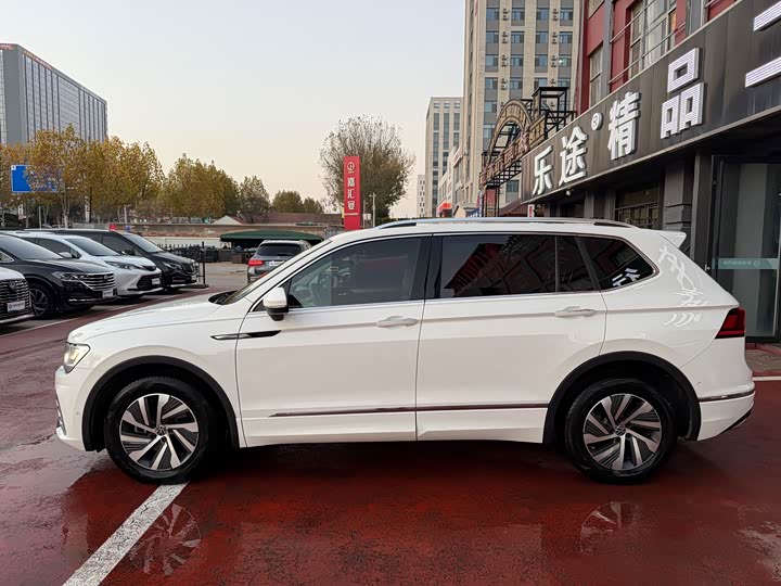 Фото 3 - Volkswagen Tiguan L Hybrid