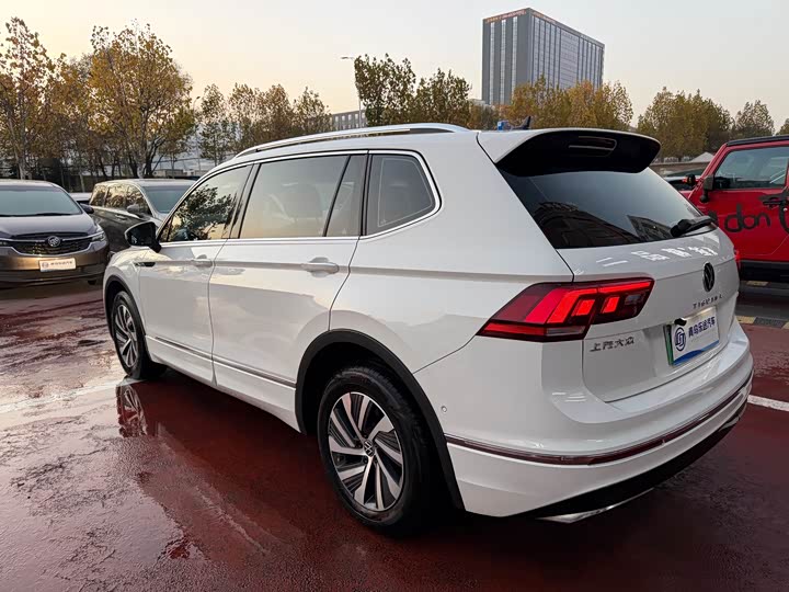 Фото 4 - Volkswagen Tiguan L Hybrid