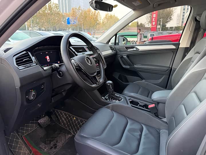 Фото 7 - Volkswagen Tiguan L Hybrid