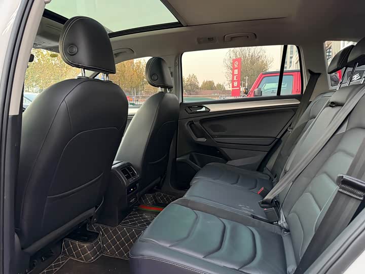 Фото 8 - Volkswagen Tiguan L Hybrid