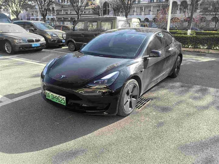 Фото 1 - Tesla Model 3