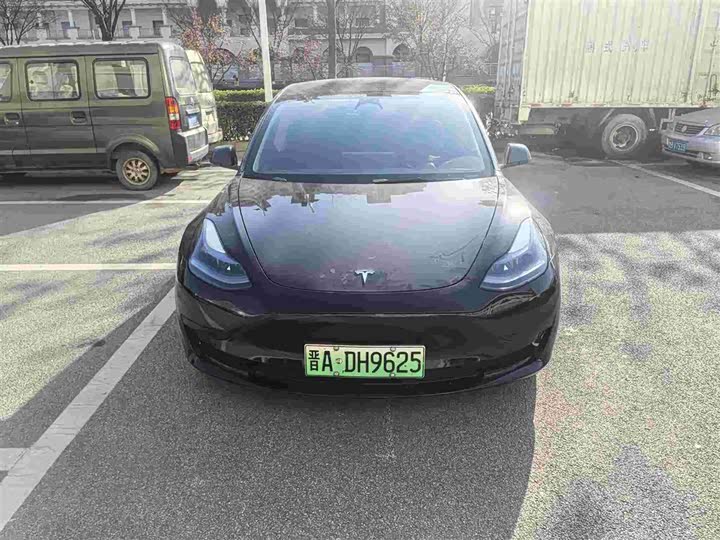 Фото 2 - Tesla Model 3