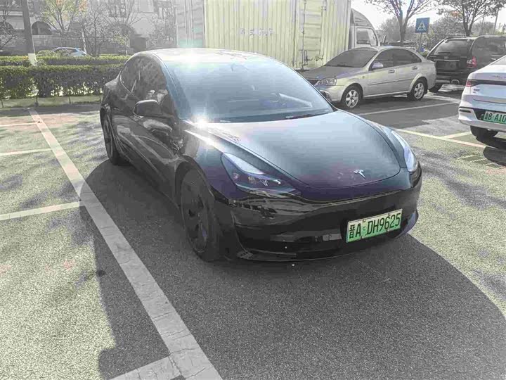 Фото 3 - Tesla Model 3