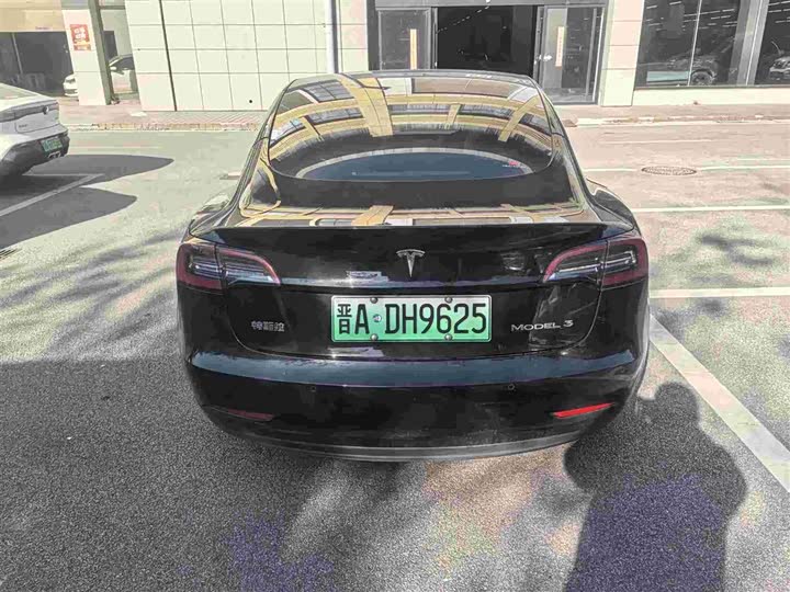 Фото 5 - Tesla Model 3