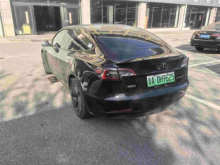 Фото 6 - Tesla Model 3