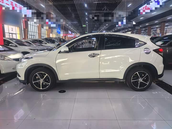 Фото 7 - Honda Vezel