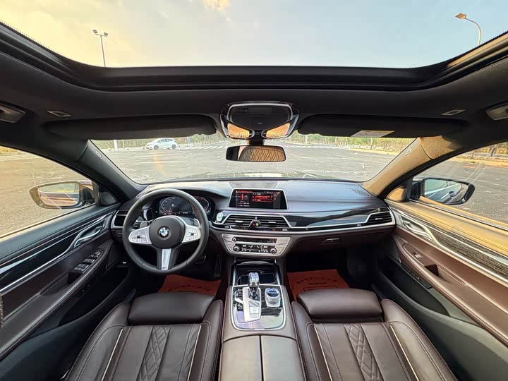 Фото 11 - BMW 7 Series