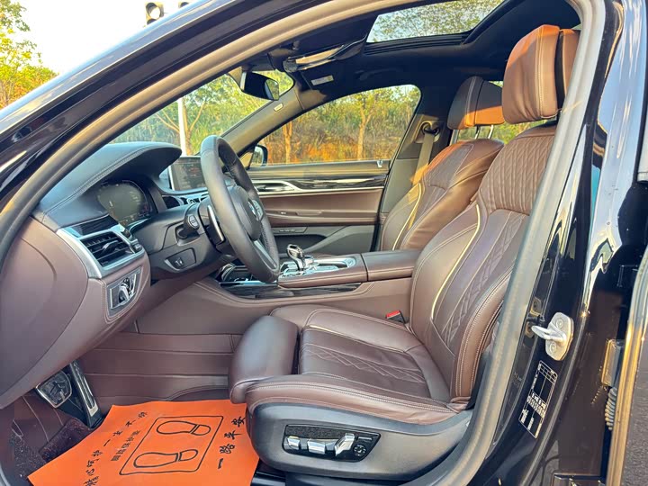 Фото 12 - BMW 7 Series