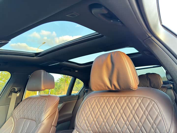 Фото 18 - BMW 7 Series