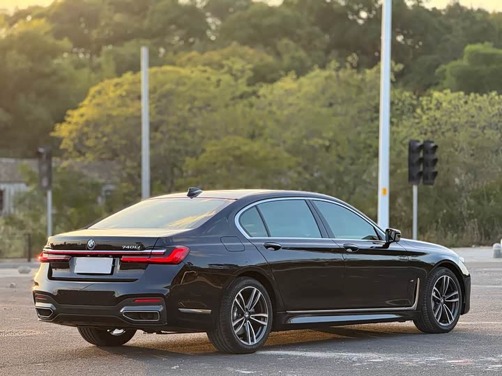 Фото 19 - BMW 7 Series