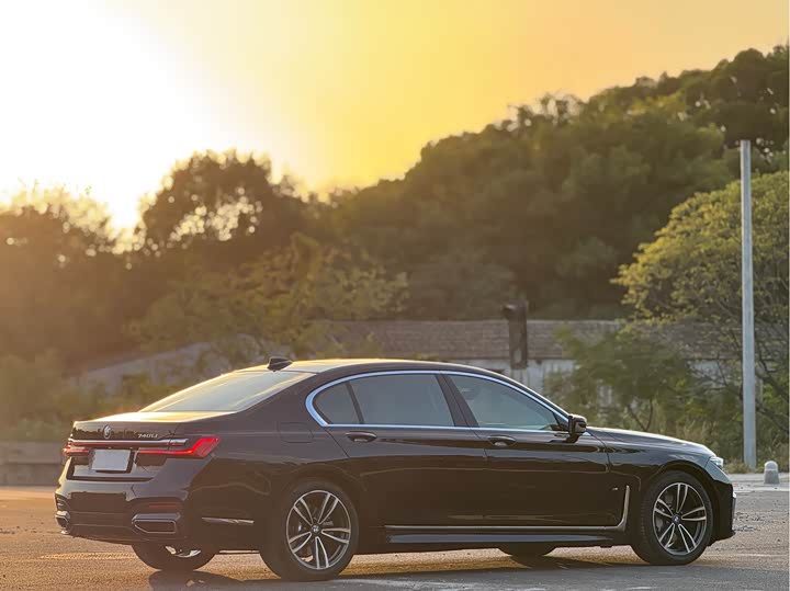 Фото 20 - BMW 7 Series