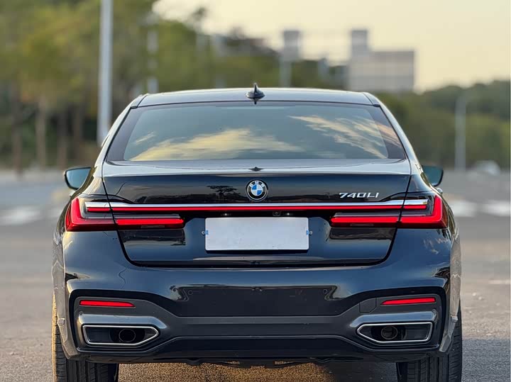 Фото 21 - BMW 7 Series