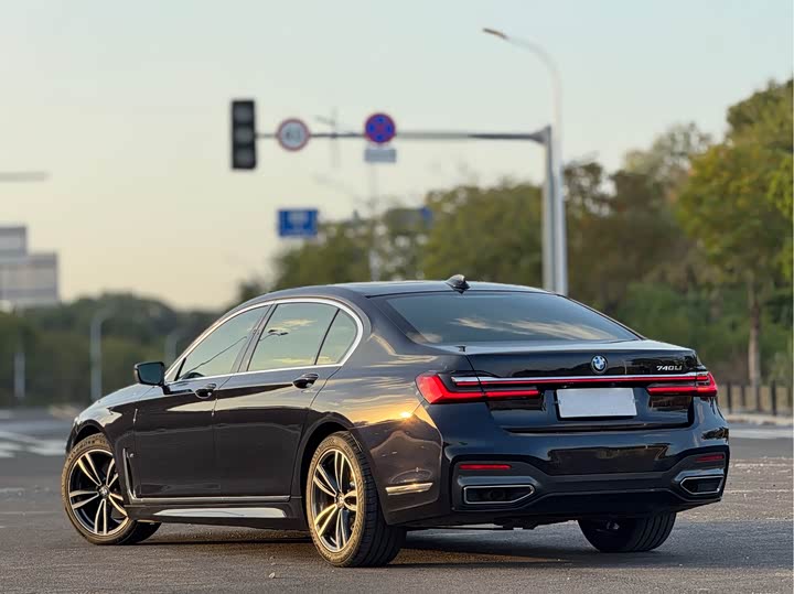 Фото 22 - BMW 7 Series