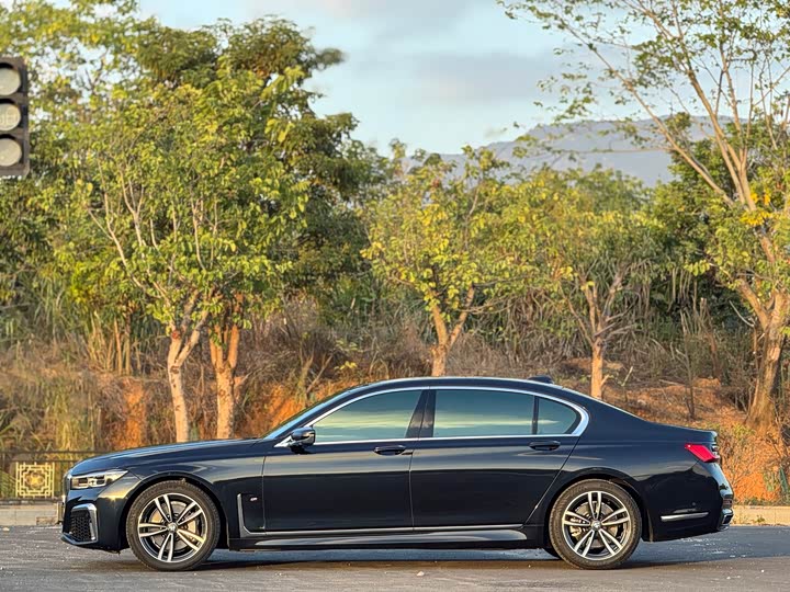 Фото 23 - BMW 7 Series