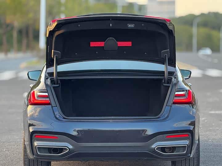 Фото 24 - BMW 7 Series