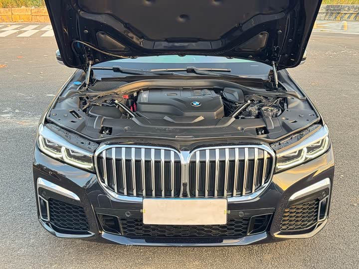 Фото 25 - BMW 7 Series