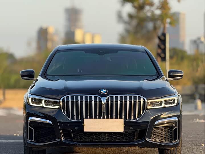 Фото 3 - BMW 7 Series