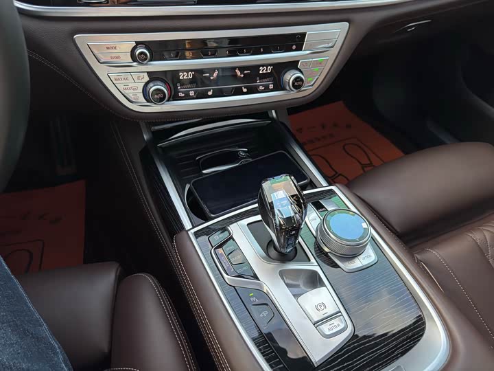 Фото 8 - BMW 7 Series