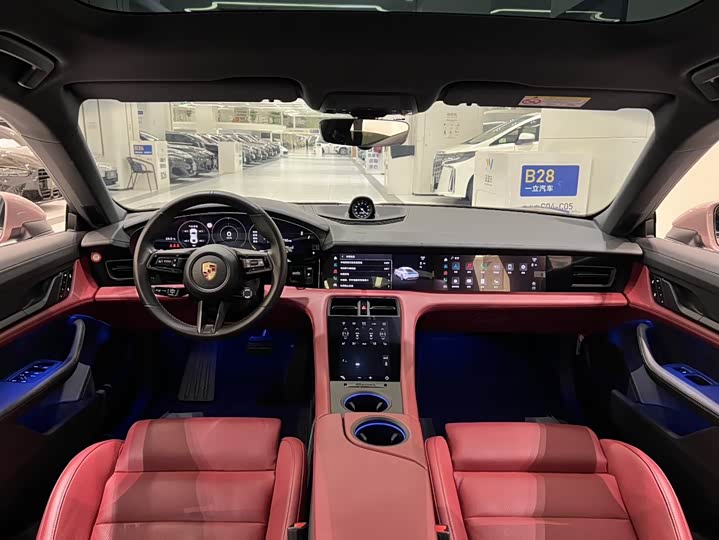 Photo 10 - Porsche Taycan