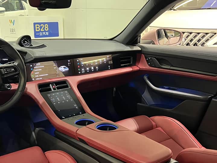 Photo 11 - Porsche Taycan