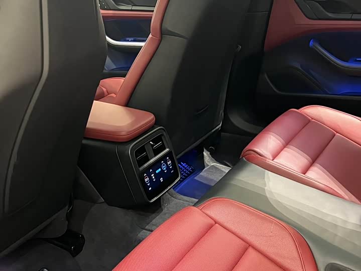 Photo 12 - Porsche Taycan