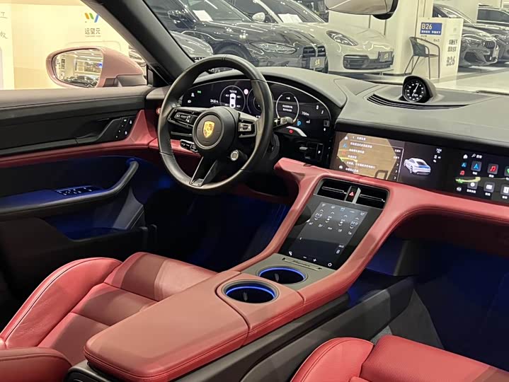 Photo 13 - Porsche Taycan