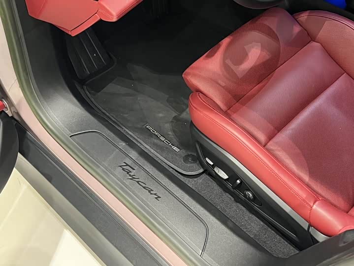 Photo 14 - Porsche Taycan