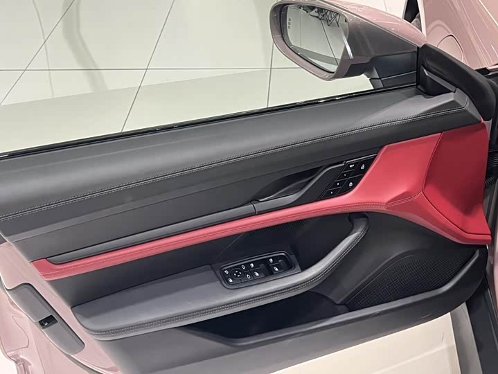 Photo 15 - Porsche Taycan