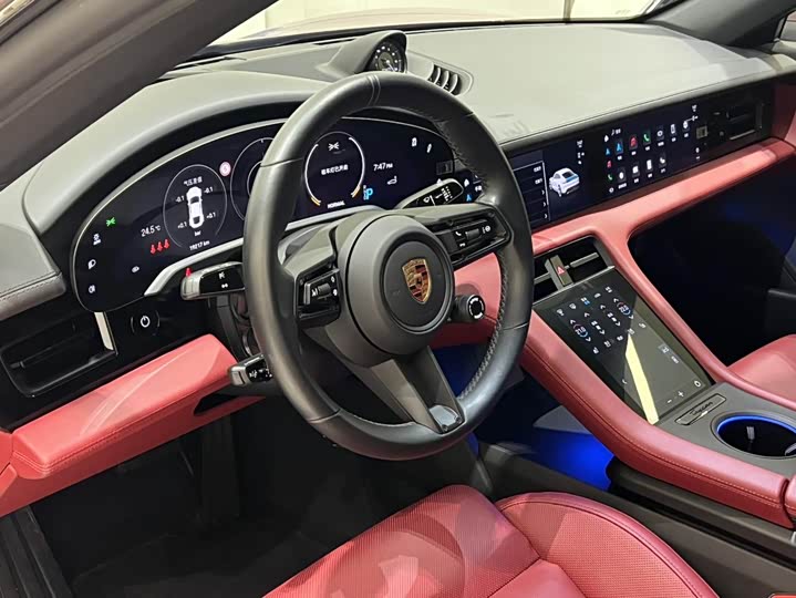 Photo 16 - Porsche Taycan