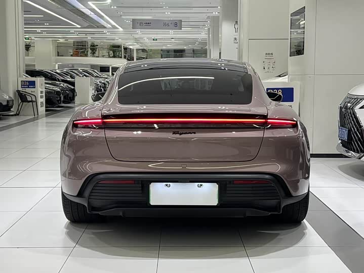 Photo 4 - Porsche Taycan