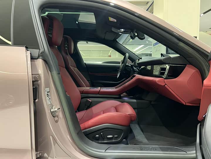 Photo 8 - Porsche Taycan