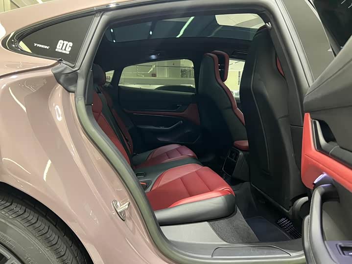 Photo 9 - Porsche Taycan