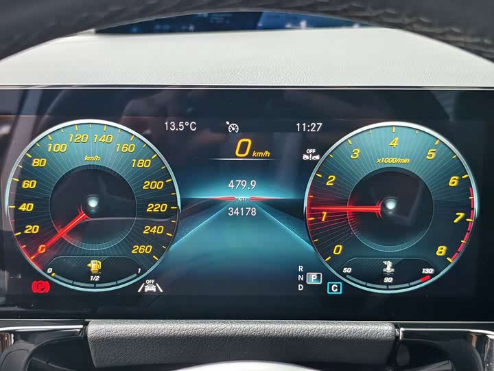 Фото 10 - Mercedes-Benz GLA-Class