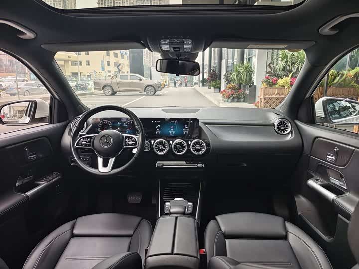 Фото 11 - Mercedes-Benz GLA-Class