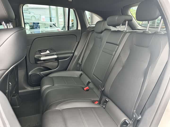 Фото 13 - Mercedes-Benz GLA-Class