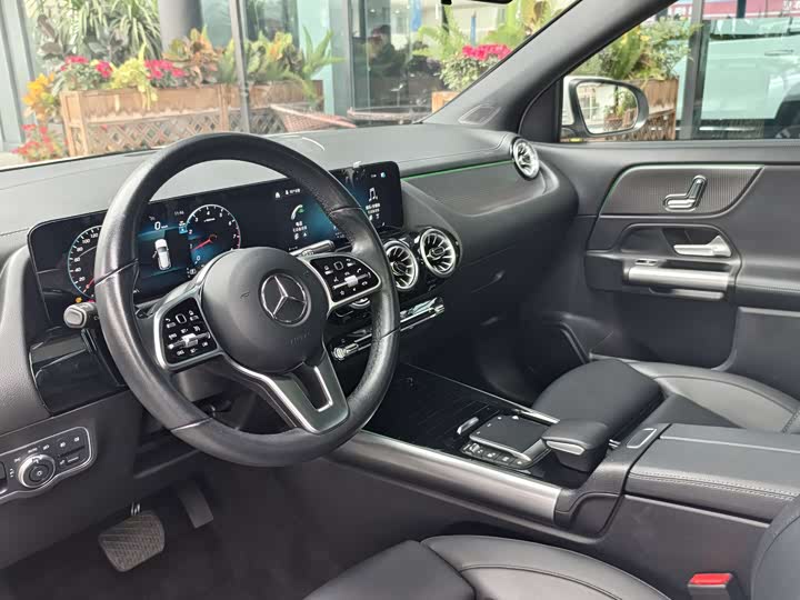 Фото 14 - Mercedes-Benz GLA-Class