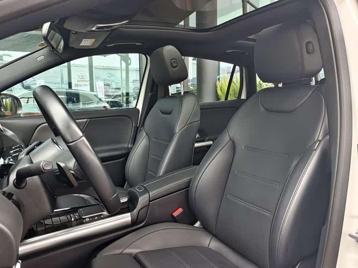 Фото 19 - Mercedes-Benz GLA-Class