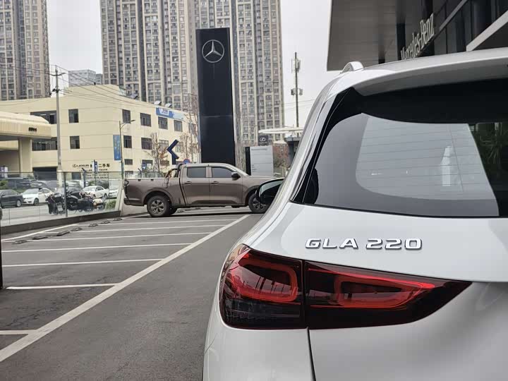 Фото 8 - Mercedes-Benz GLA-Class