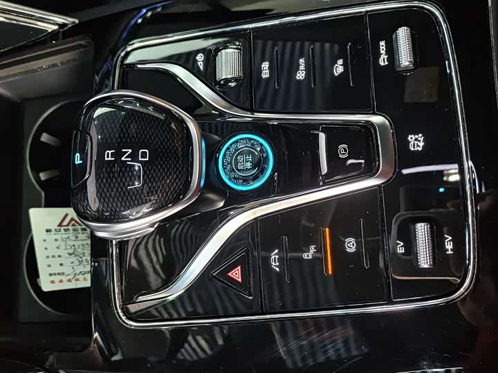 Фото 14 - BYD Tang Hybrid/EV