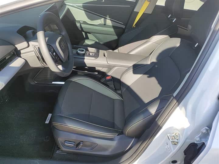 Фото 15 - Toyota bZ5