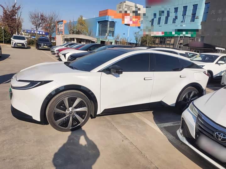 Фото 5 - Toyota bZ5