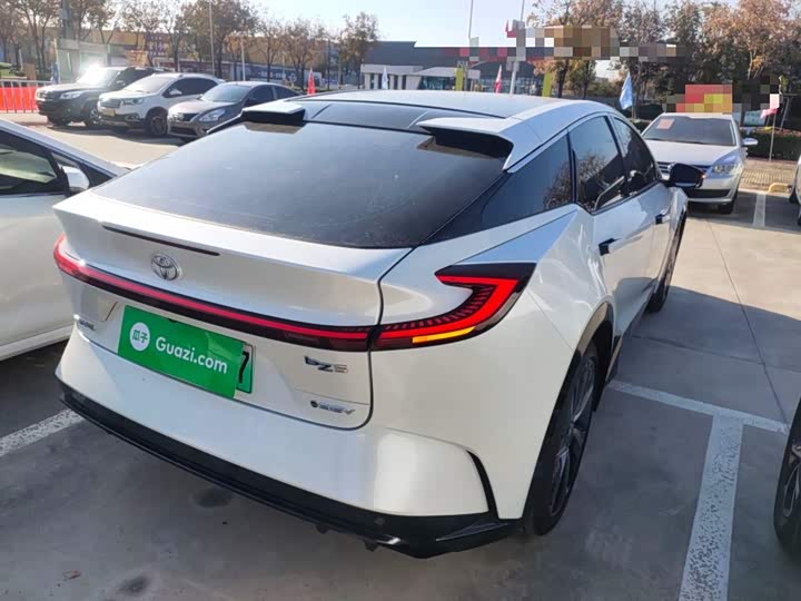 Фото 7 - Toyota bZ5