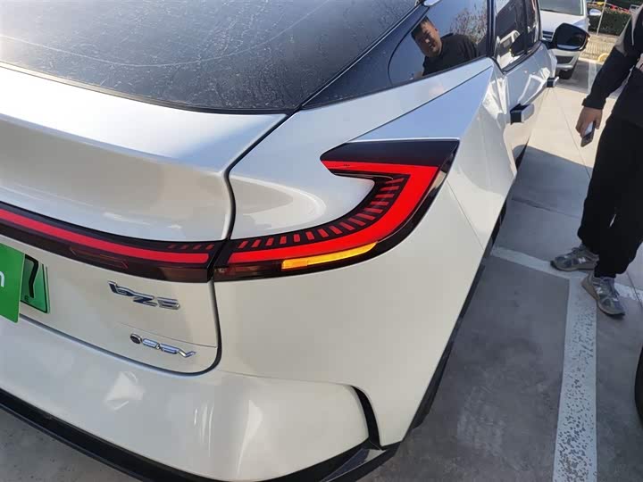 Фото 8 - Toyota bZ5