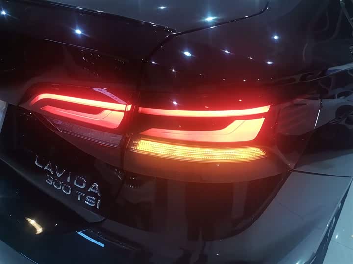 Фото 8 - Volkswagen Lavida