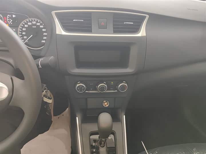 Фото 13 - Nissan Sylphy