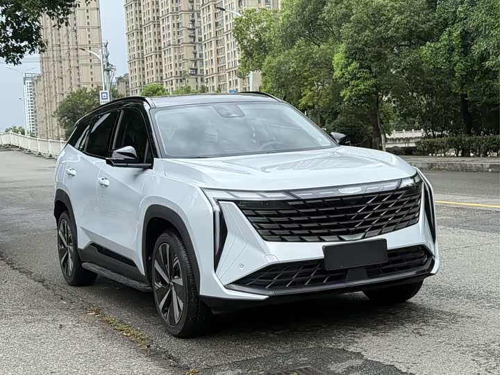 Фото 2 - Geely Atlas L