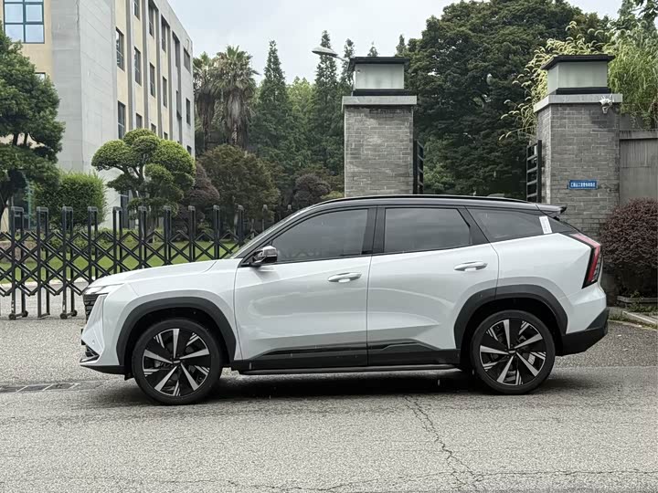 Фото 4 - Geely Atlas L